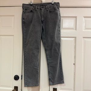 Gray Levi’s denim jeans